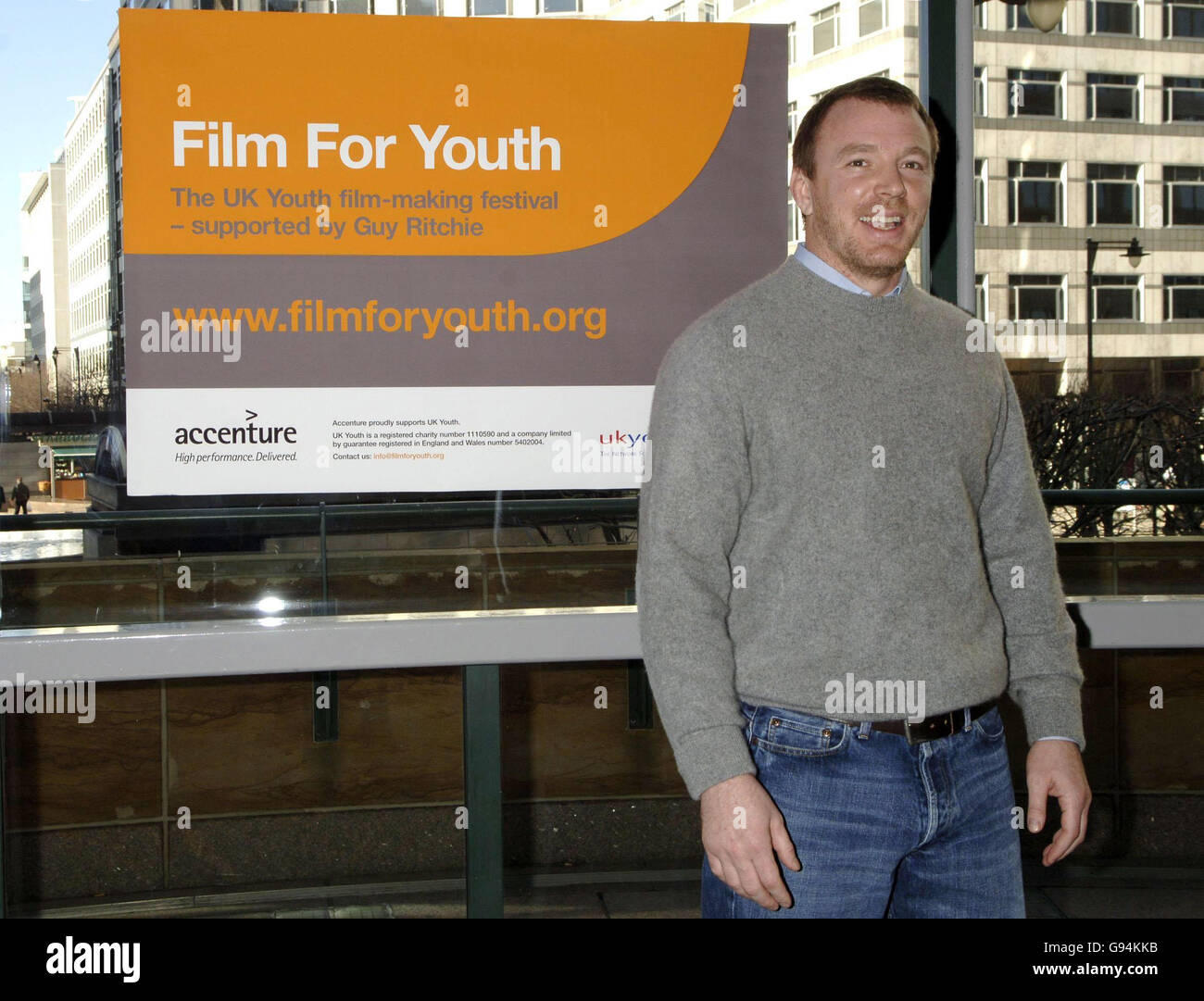Filmregisseur Guy Ritchie unterstützt das Filmfestival "Film for Youth", das von der Jugendorganisation UK Youth organisiert wird, am Donnerstag, 9. Februar 2006 in der Cabot Hall in Canary Wharf in Docklands, East London. DRÜCKEN Sie VERBANDSFOTO. Bildnachweis sollte lauten: Yui Mok / PA Stockfoto