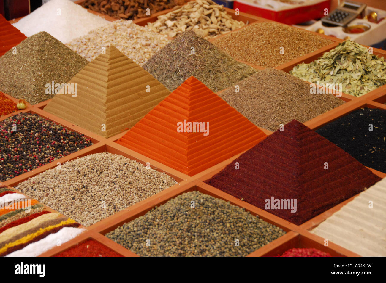 Marktstand mit Gewürzen, Basar, Manavgat, Provinz Antalya, türkische Riviera, Türkei Stockfoto