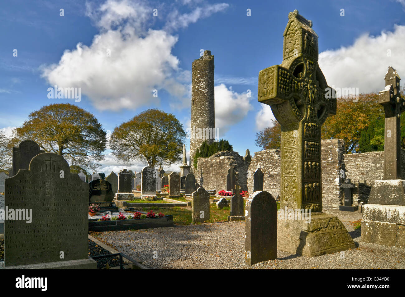 Die Muiredach hohe Kreuz und Rundturm, Monasterboice, Drogheda, County Louth, Irland Stockfoto
