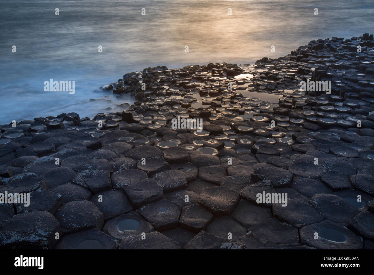 Die Giants Causeway in der Grafschaft Antrim in Nordirland. Ein UNESCO-Weltkulturerbe. Stockfoto