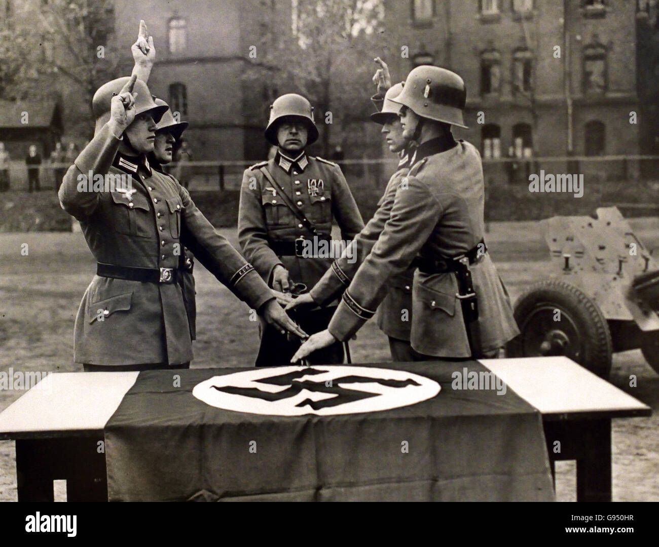 Vereidigung der Reichswehr auf Adolf Hitler am Tag des Todes von Präsident Paul von Hindenburg 2. August 1934 Berlin Nazi-Deutschland Stockfoto