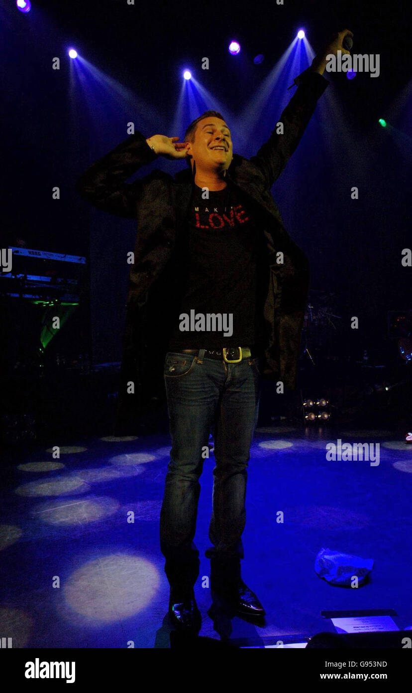 Lee Ryan im Konzert, im Shepherds Bush Empire, West London, Dienstag, 14. Februar 2006. DRÜCKEN SIE VERBANDSFOTO. Bildnachweis sollte lauten: Steve Parsons/PA Stockfoto