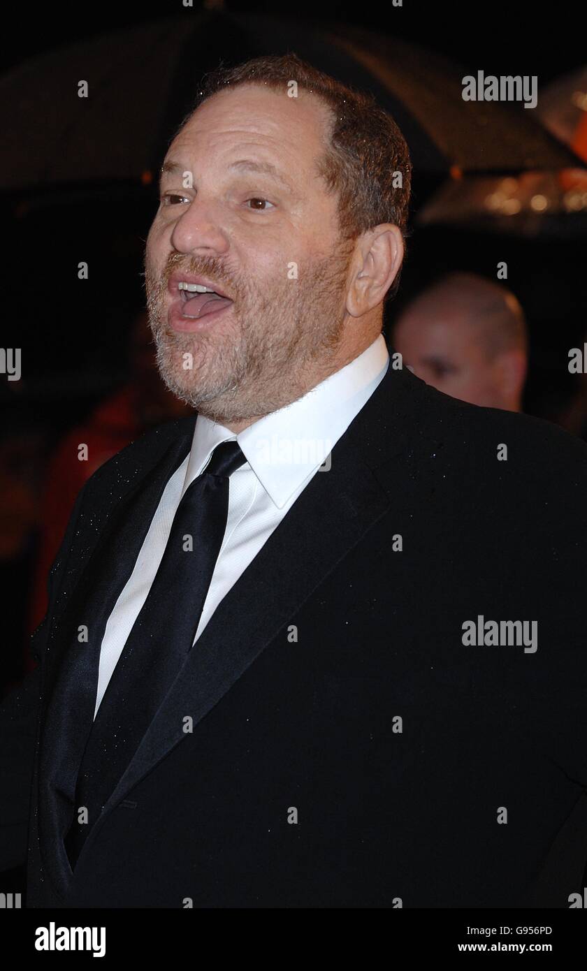 The Orange British Academy Film Awards (BAFTAS) 2006 - Odeon Leicester Square. Der Filmproduzent Harvey Weinstein kommt Stockfoto