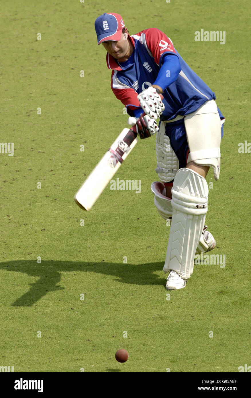 Michael Vaughan, Englands Kapatain, während einer Trainingseinheit auf dem Vidarbha Cricket Association Ground, Nagpur, Indien, Montag, 27. Februar 2006. Siehe PA Geschichte CRICKET England. DRÜCKEN SIE VERBANDSFOTO. Bildnachweis sollte lauten: Rebecca Naden/PA. Stockfoto