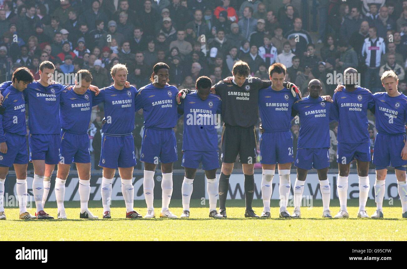 Chelsea beobachtet eine Minute Stille in Erinnerung an Peter Osgood Stockfoto
