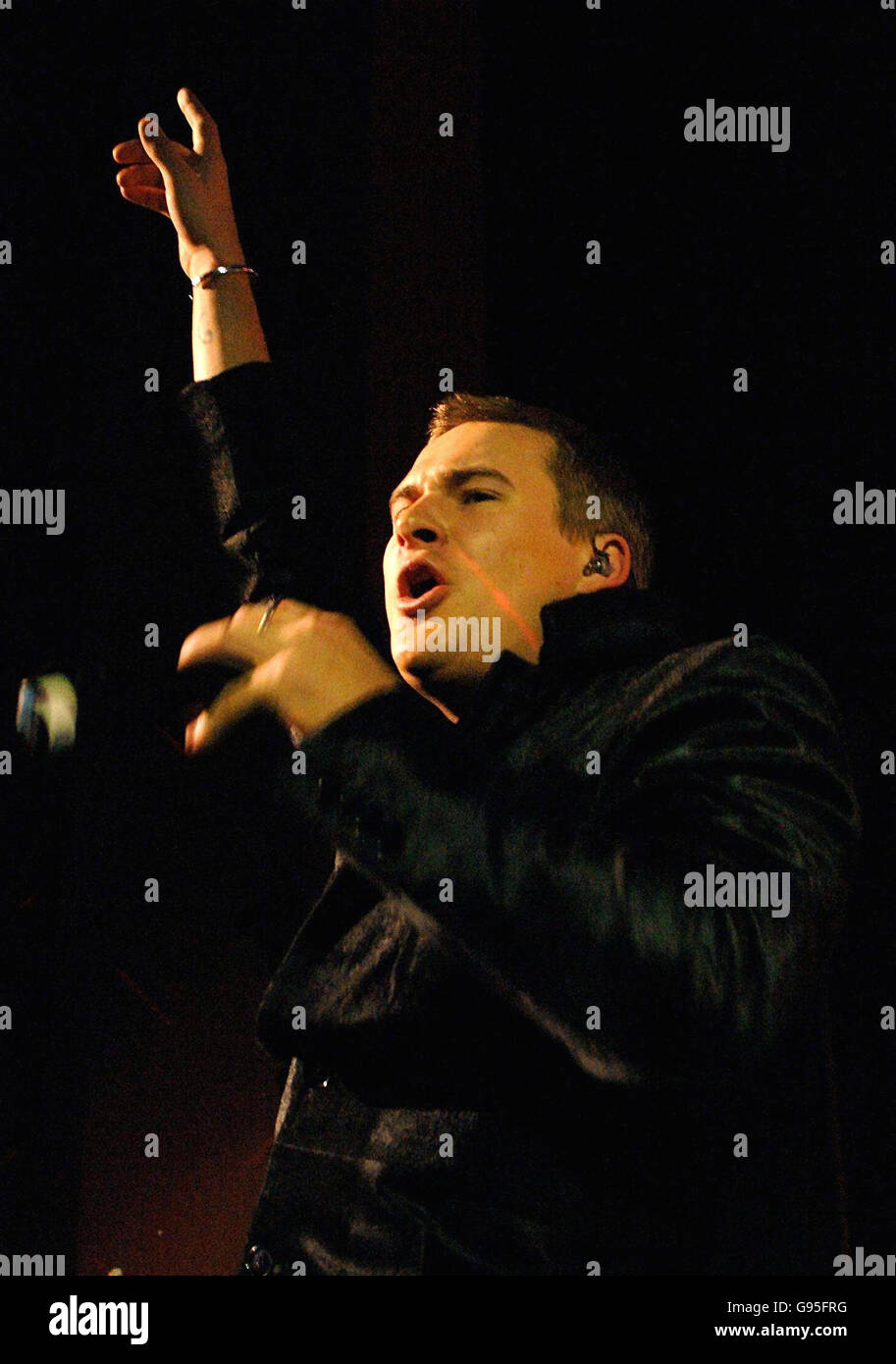 Lee Ryan im Konzert, im Shepherds Bush Empire, West London, Dienstag, 14. Februar 2006. DRÜCKEN SIE VERBANDSFOTO. Bildnachweis sollte lauten: Steve Parsons/PA Stockfoto
