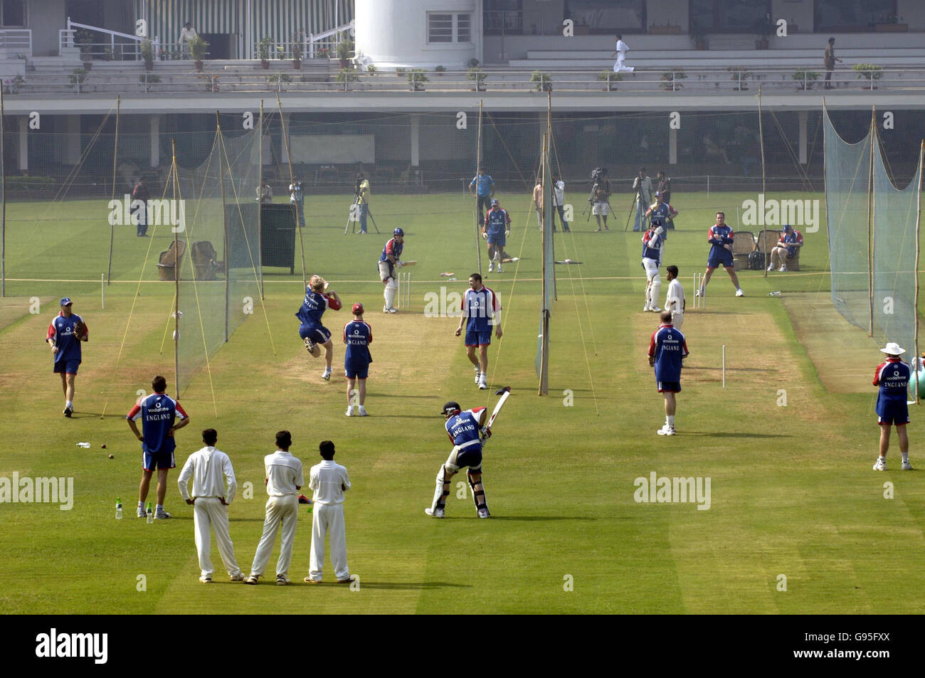 England Spieler während des Netzübens im Cricket Club of India, Brabourne Stadium, Bombay, Indien, Mittwoch, 15. Februar, 2006. Siehe PA Geschichte CRICKET England. DRÜCKEN SIE VERBANDSFOTO. Bildnachweis sollte lauten: Rebecca Naden/PA. Stockfoto