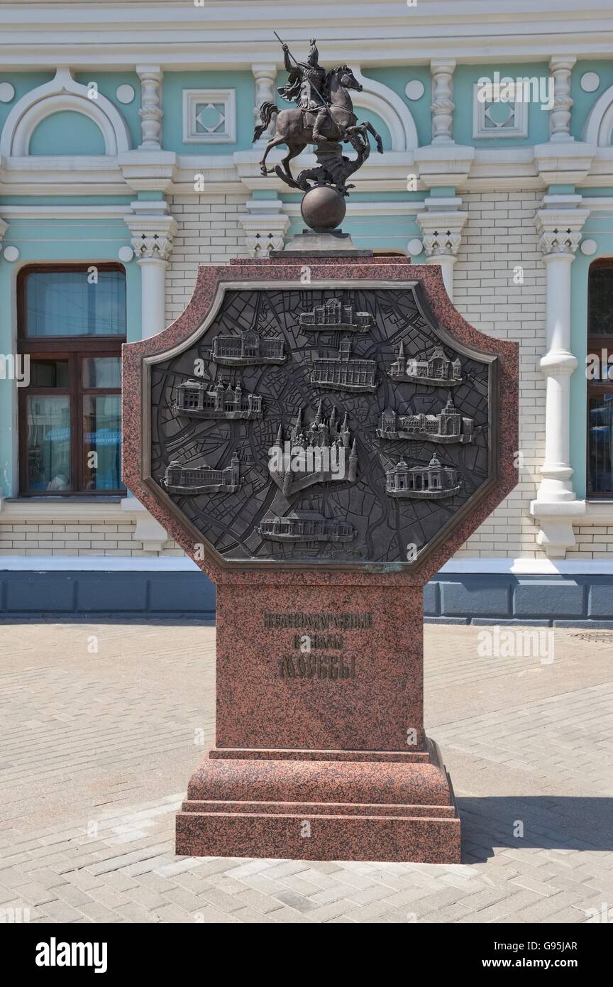 Denkmal, "Bahnhof Moskau" neun Moskauer Bahnhöfen rund um den Kreml in Flachrelief dargestellt Stockfoto