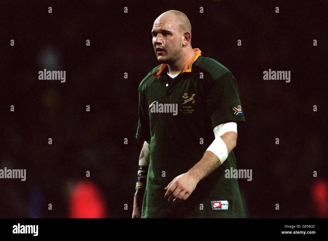 Craig Quinnell aus Wales trägt nach dem Spiel ein Südafrika-Trikot Stockfoto