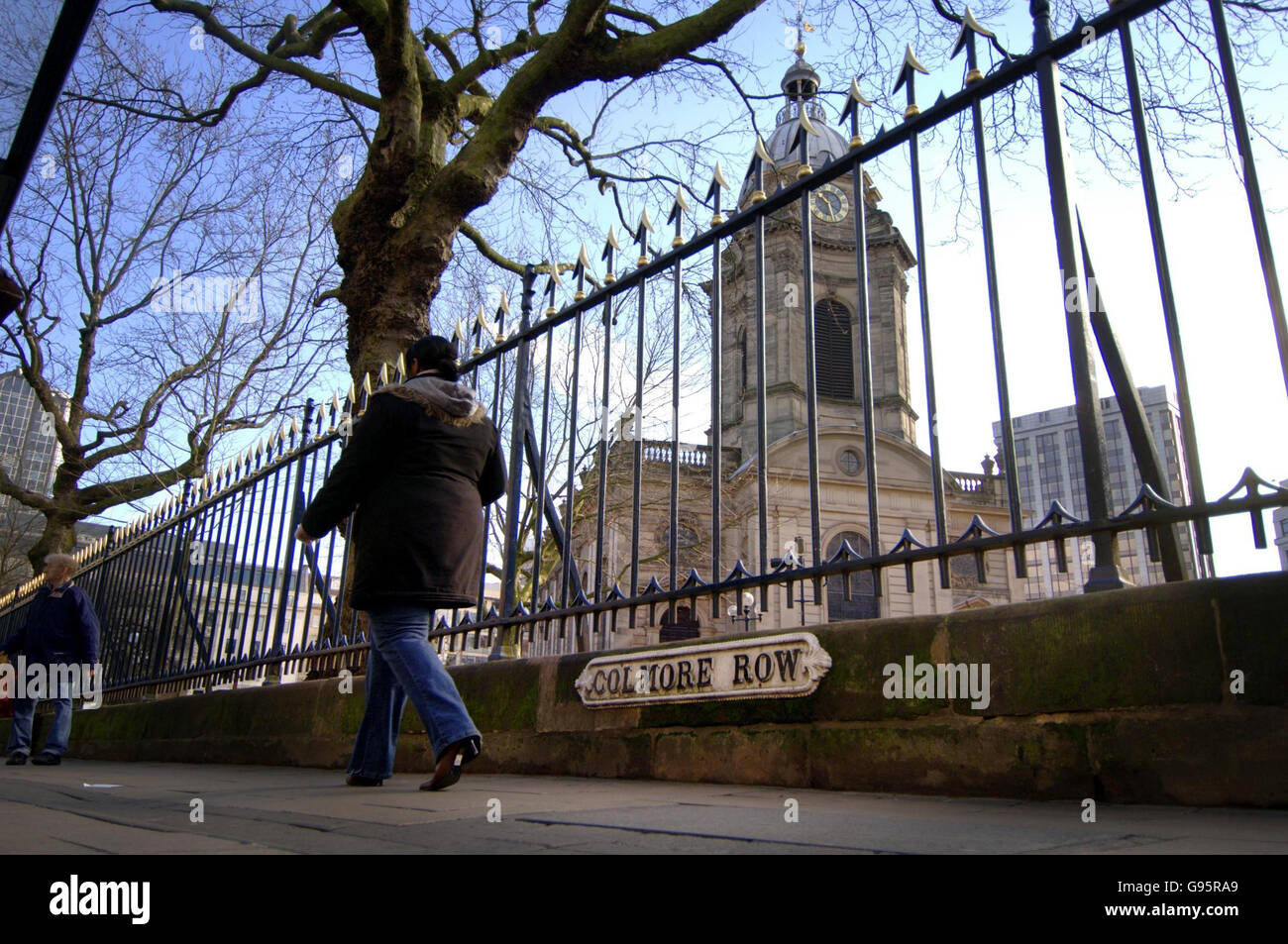 Colmore Row im Zentrum von Birmingham, Dienstag, den 28. Februar 2006, wo Babshambles-Frontmann Pete Doherty über Nacht wegen des Verdachts verhaftet wurde, ein Auto gestohlen zu haben und im Besitz von Drogen der Klasse A zu sein. Doherty war einer von drei Männern, die in Birmingham im Zusammenhang mit einem Bericht über den Diebstahl eines Fahrzeugs in London inhaftiert waren. Anfang dieses Monats erhielt Doherty einen 12-monatigen Gemeinschaftsbefehl, nachdem er eine Reihe von Drogendelikten zugelassen hatte, und wurde angewiesen, an einem Drogenrehabilitationsprogramm teilzunehmen. Siehe PA Geschichte POLIZEI Doherty. DRÜCKEN SIE VERBANDSFOTO. Bildnachweis sollte David Jones/PA lauten. Stockfoto