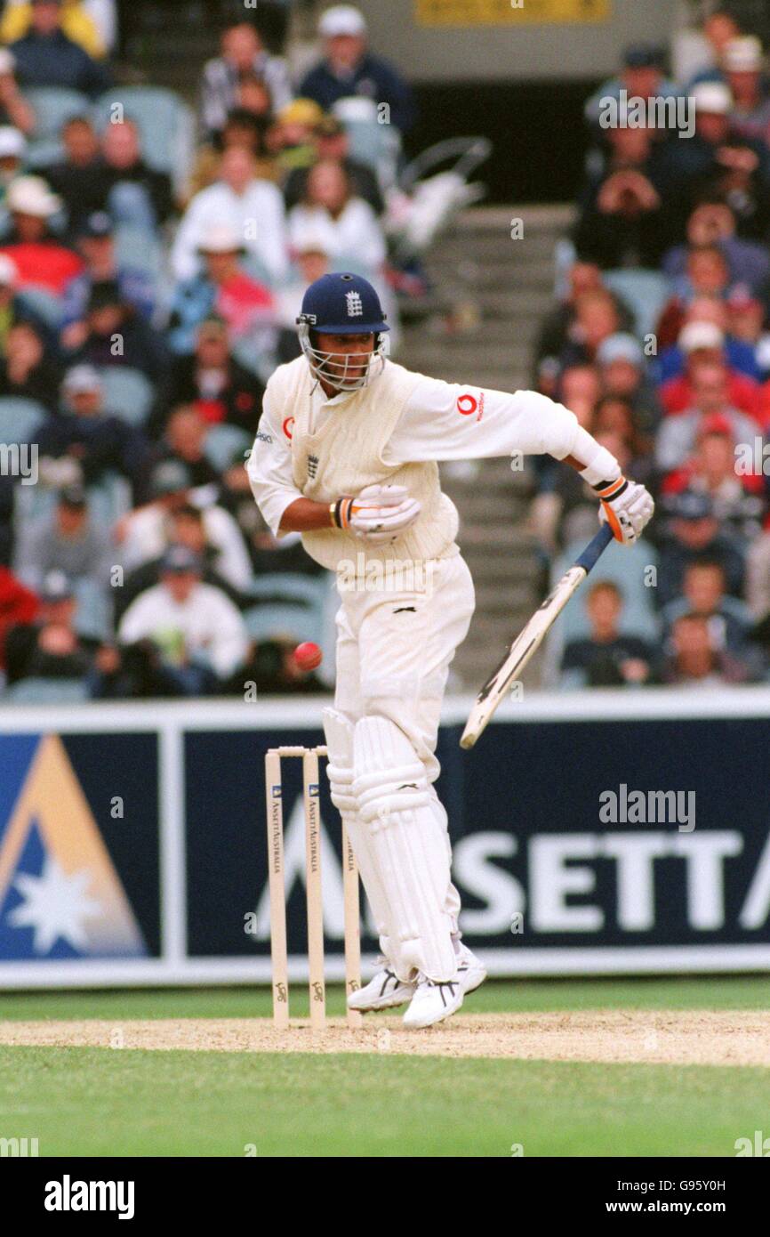 Der englische Dean Headley erhält einen aufsteigenden Ball aus Australien Stockfoto