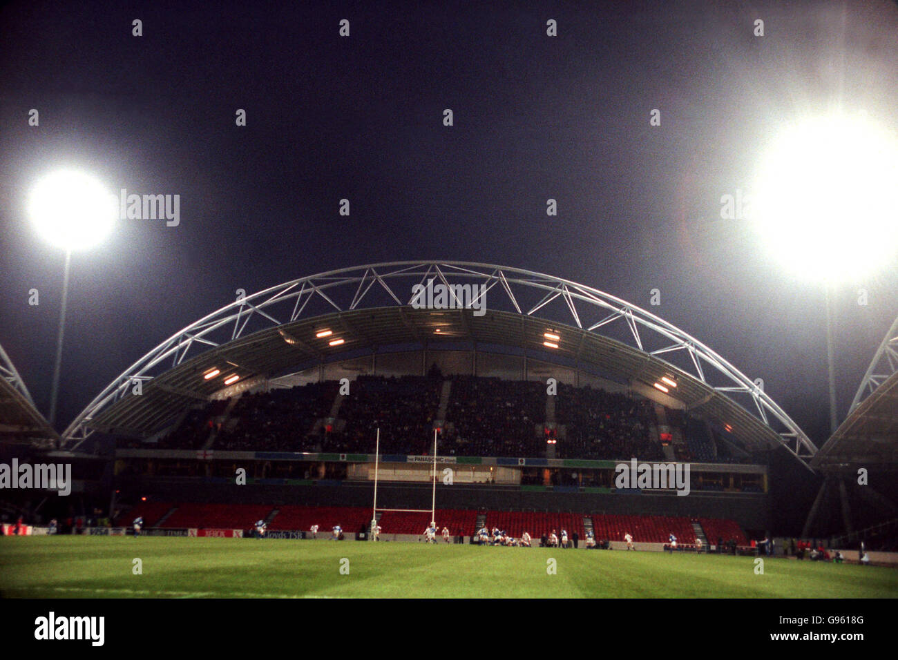 Rugby Union - Weltmeisterschaft 1999 - Europäische Qualifikationszone - Pool zwei - England gegen Italien. England und Italien kämpfen im McAlpine Stadium, Huddersfield Stockfoto