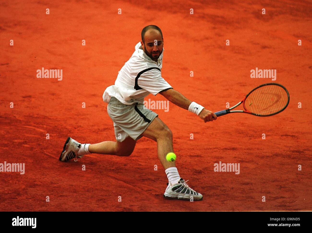 Tennis - French Open - Herren Einzel - Finale - Andrei Medvedev V Andre  Agassi Stockfotografie - Alamy