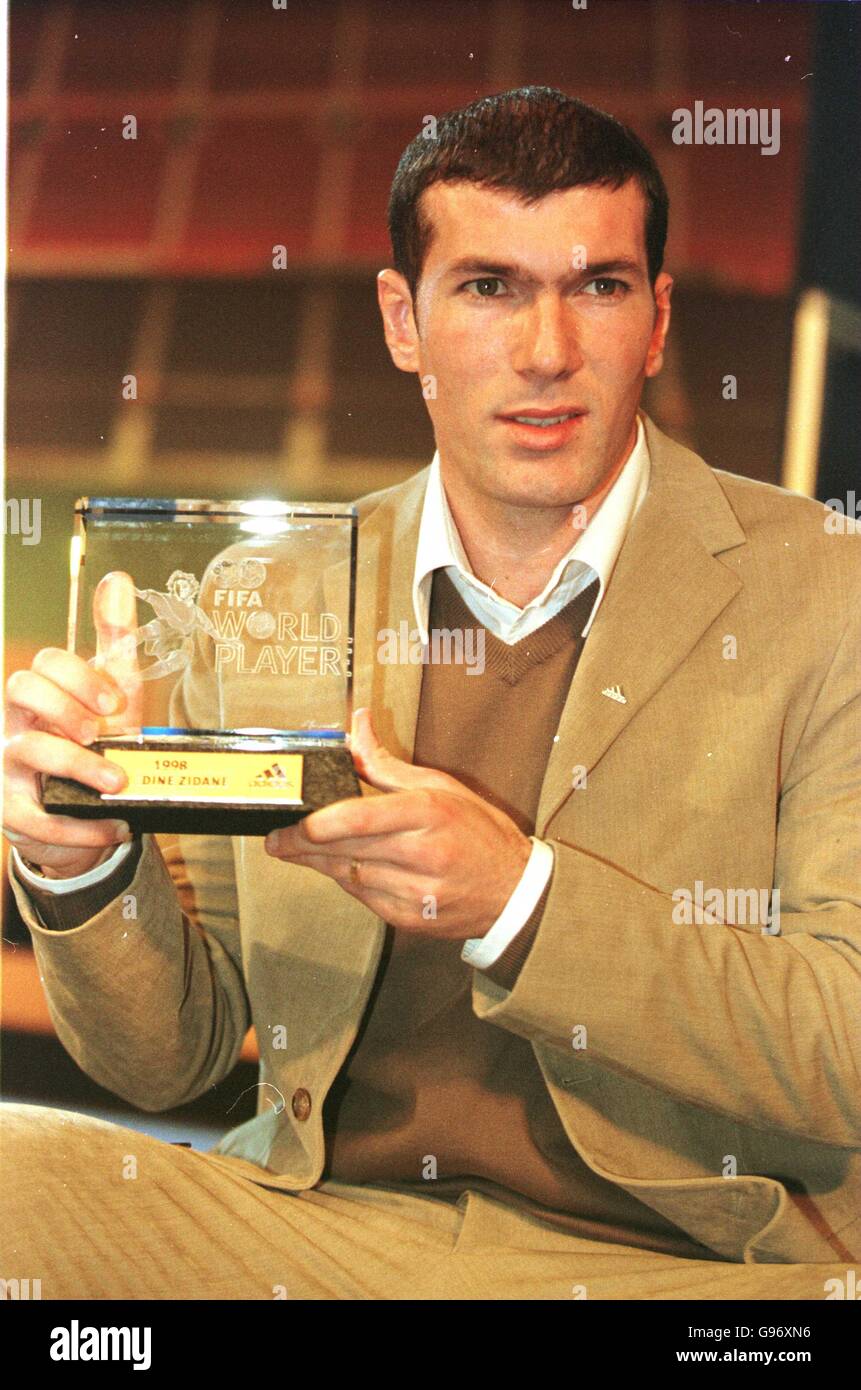 Fifa world player year trophy Fotos und Bildmaterial in hoher