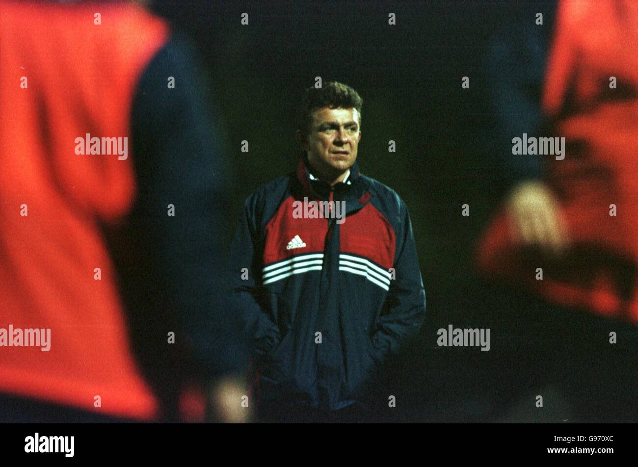 Polen Training, Boreham Wood FC.der polnische Manager Janusz Wojcik übersieht das Training. Polen Training, Boreham Wood FC.der polnische Manager Janusz Wojcik übersieht das Training Stockfoto