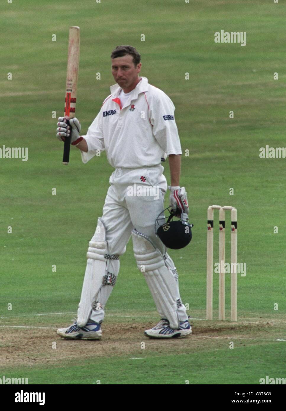 Cricket - PPP Healthcare County Championship - Lancashire / Glamorgan. Michael Atherton feiert sein zweifaches Jahrhundert auf dem Weg zu einer Karriere Best 268 nicht in Blackpool Stockfoto