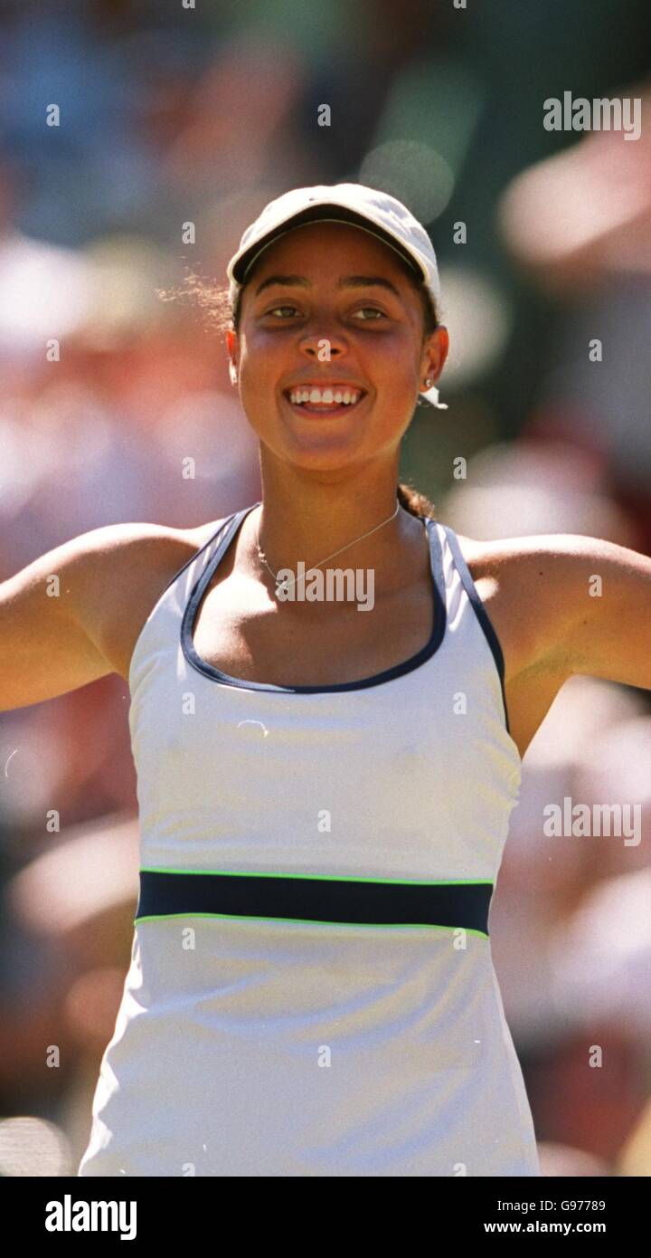 Alexandra Stevenson feiert ihren Sieg über Jelena Dokic Stockfotografie