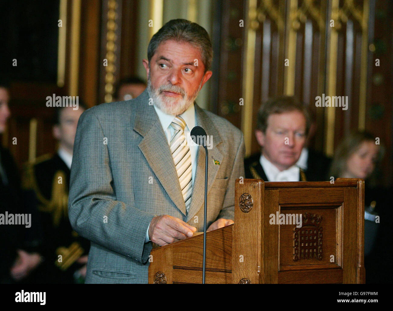 Der brasilianische Präsident Luiz Inacio Lula da Silva hält am Mittwoch, den 8. März 2006, eine Rede im britischen Oberhaus im Zentrum Londons, am zweiten Tag des Staatsbesuchs des Präsidenten in Großbritannien. Sehen Sie sich die Geschichte der PA AN ROYAL Brazil. DRÜCKEN SIE VERBANDSFOTO. Der Bildnachweis sollte lauten: Geoff Caddick/EPA/PA Stockfoto