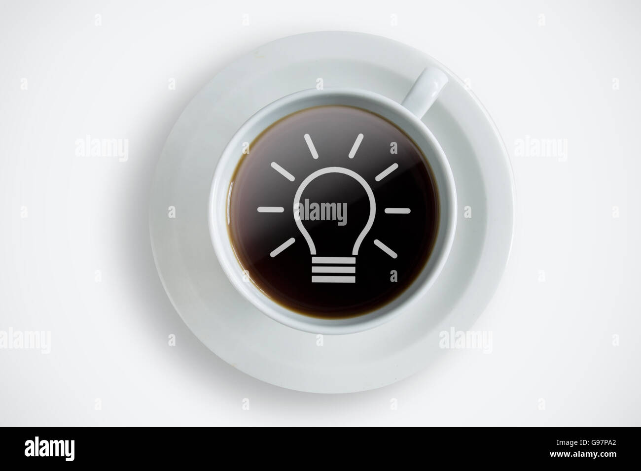 Tasse Kaffee mit Idee-Symbol Stockfoto