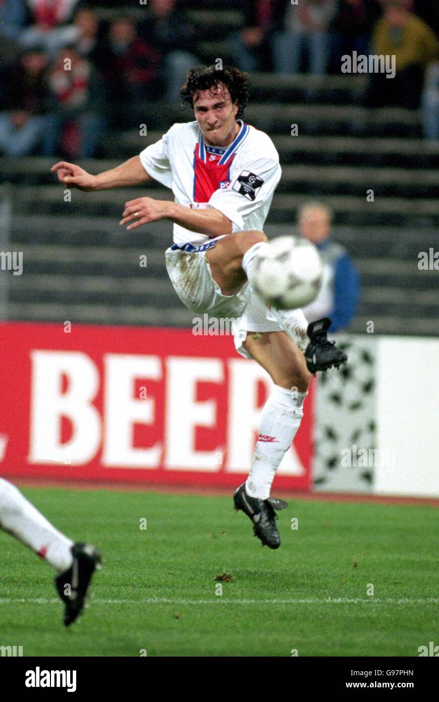 23.11.94. Bayern München / Paris St. Germain. David Ginola [PSG]. Bild von Tony Marshall. Stockfoto