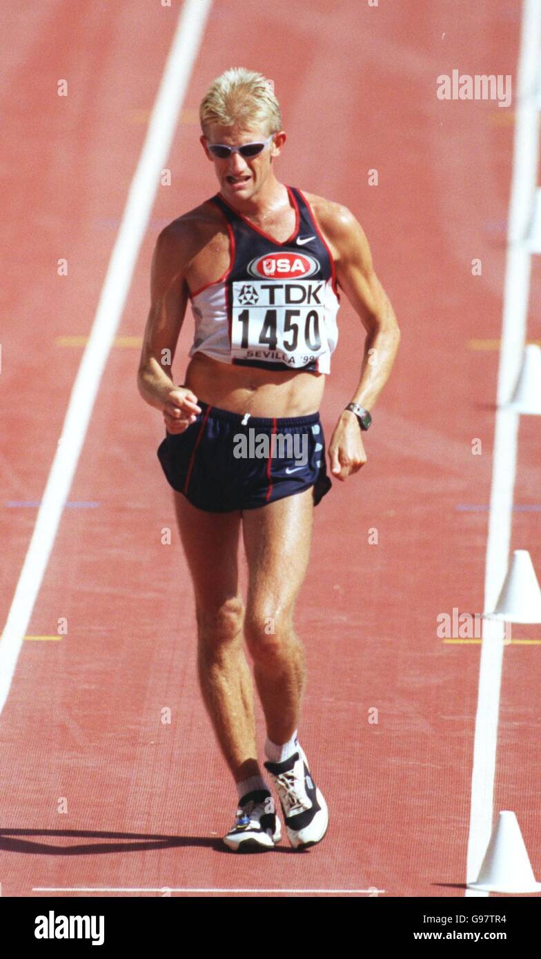 Leichtathletik - Weltmeisterschaften - Sevilla. Der US-Amerikaner Curt Clausen in Aktion während des 50-km-Laufs der Männer Stockfoto