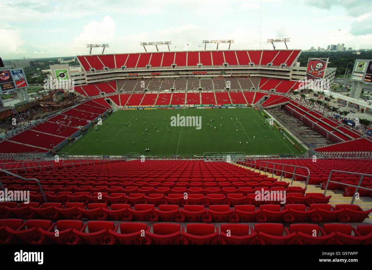 Gesamtansicht des Raymond James Stadions, Heimstadion der Tampa Bay Mutiny Stockfoto