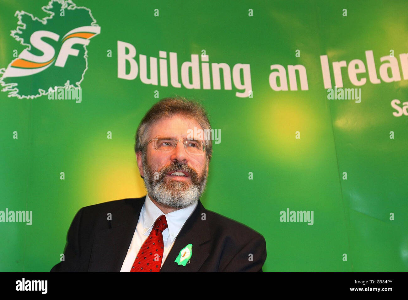 Gerry Adams bei Sinn Fein's National elected Representatives Forum im Dubliner Schriftstellermuseum Samstag, 25. März 2006. Der Parteivorsitzenden Adams sagte dem Forum, dass die britische und die irische Regierung keine Vorschläge für eine Schattenversammlung in ihrem Plan für eine Dezentralisierung in Nordirland umpacken dürfen. Siehe PA Geschichte IRISH SinnFein. DRÜCKEN Sie VERBANDSFOTO. Bildnachweis sollte lauten: Julien Behal/PA Stockfoto