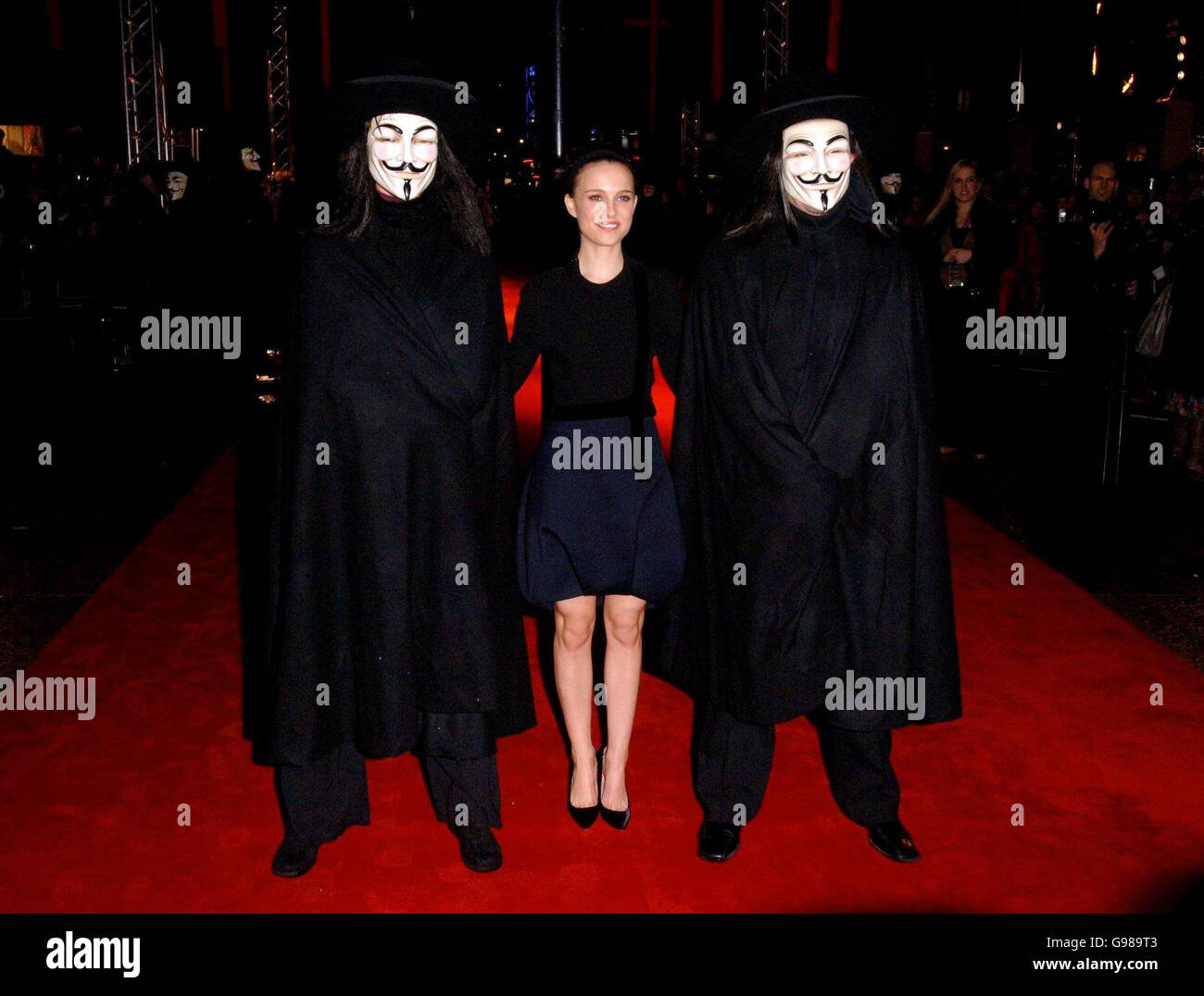 Natalie Portman kommt zur britischen Filmpremiere von "V for Vendetta", am Empire Leicester Square im Zentrum von London, Mittwoch, 8. März 2006. DRÜCKEN SIE VERBANDSFOTO. Bildnachweis sollte lauten: Steve Parsons/PA Stockfoto