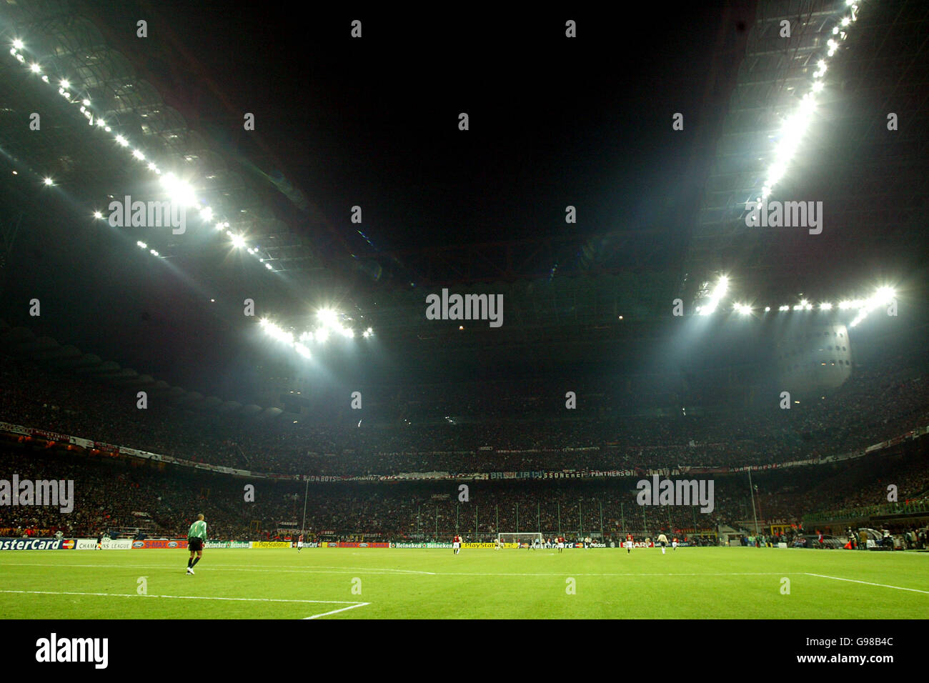 Fußball - UEFA Champions League - 16. Runde - 2. Etappe - AC Mailand / Bayern München - Giuseppe Meazza. Gesamtansicht des AC Mailand Stadions, Giuseppe Meazza Stockfoto