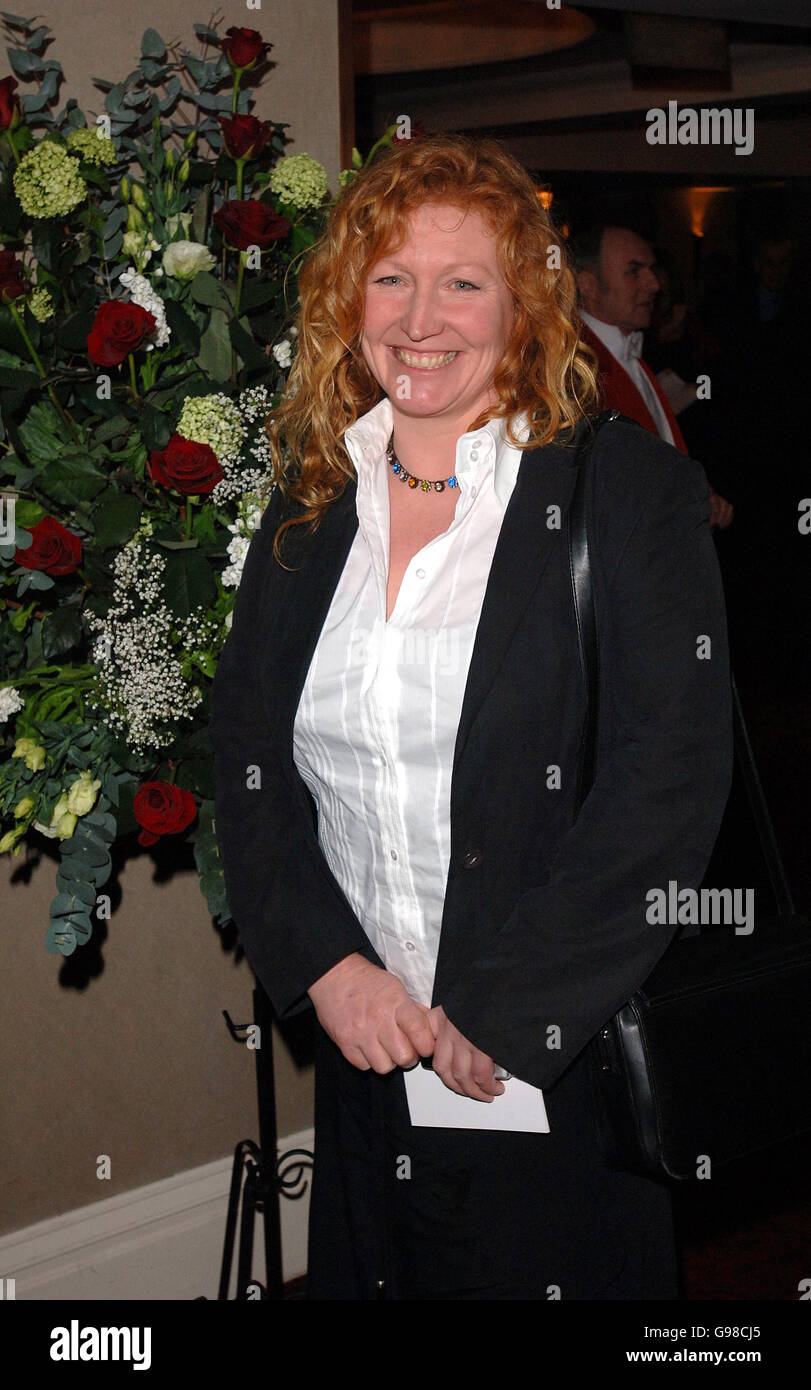 Charlie Dimmock kommt für die Television and Radio Industries Club (TRIC) Awards, im Grosvenor House, Central London, Dienstag, 7. März 2006. Die Preise werden von Radio- und Fernsehpersonal gewählt und zeichnen Künstler und Programme aus. DRÜCKEN Sie VERBANDSFOTO. Bildnachweis sollte lauten: Steve Parsons/PA Stockfoto