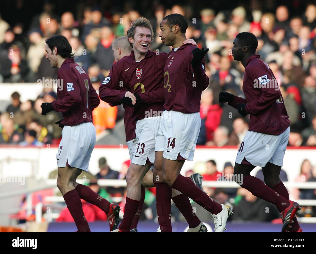 Fußball - FA Barclays Premiership - Arsenal / Charlton Athletic - Highbury. Aleksander Hleb von Arsenal feiert sein Ziel mit Thierry Henry Stockfoto