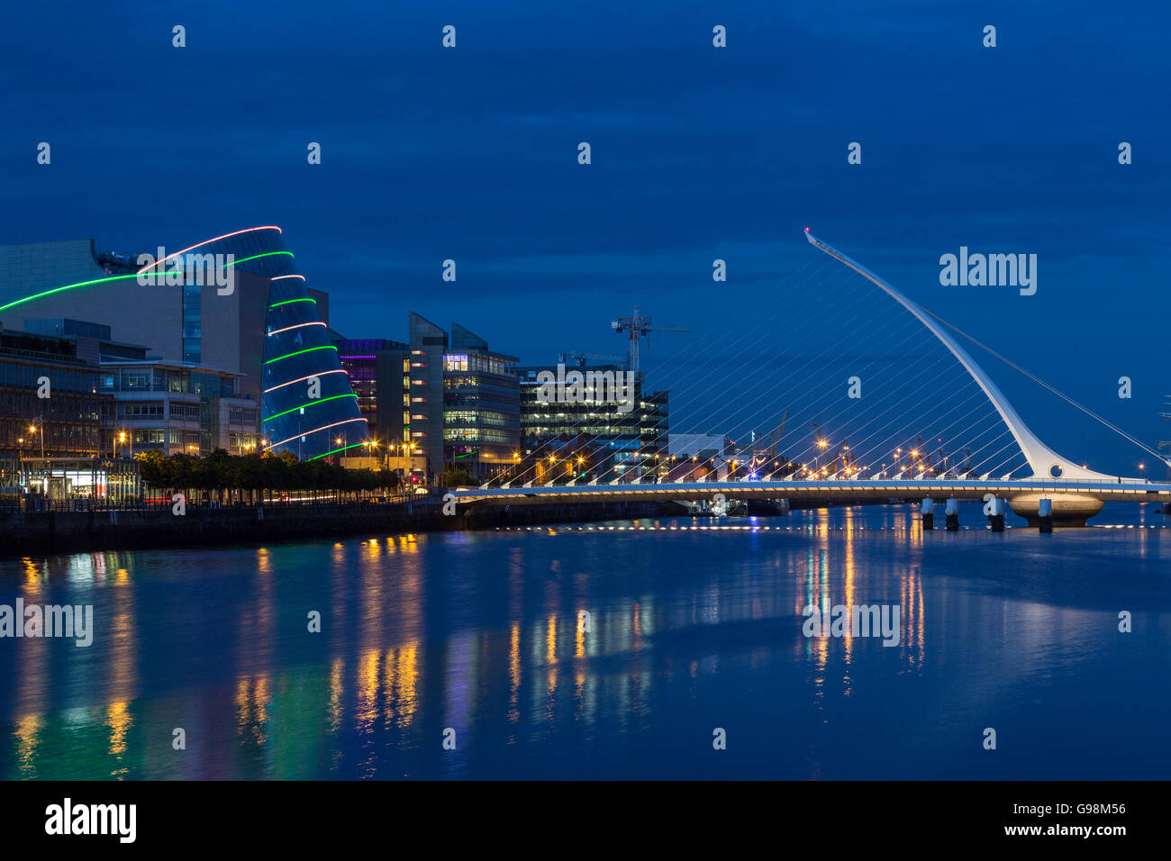 Der Fluss Liffey, Samuel Beckett Bridge und dem Convention Center - Dublin - Irland Stockfoto