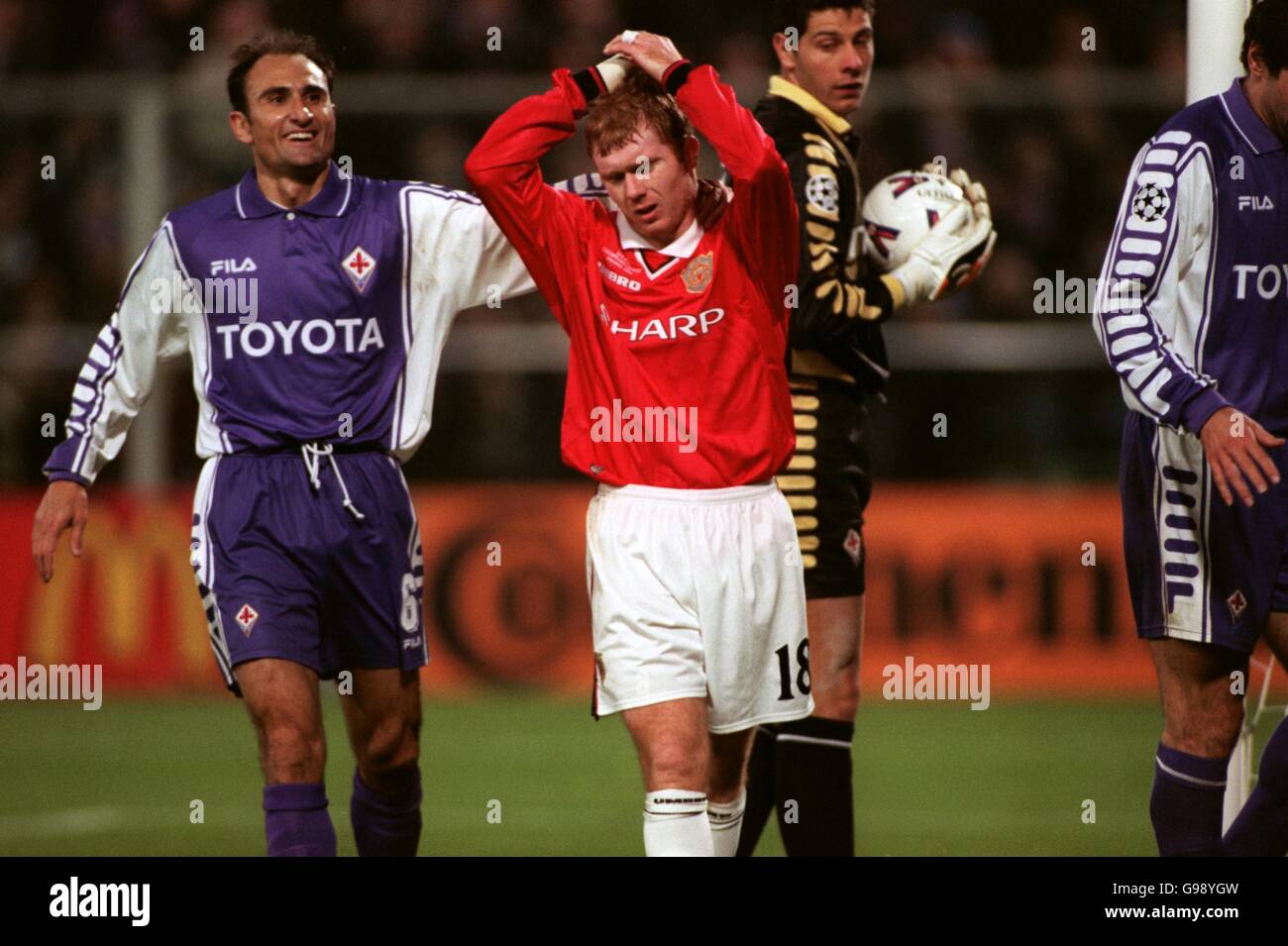 Fußball - UEFA Champions League - Gruppe B - Fiorentina / Manchester United. Paul Scholes von Manchester United hält sich nach einer weiteren Frau den Kopf Stockfoto