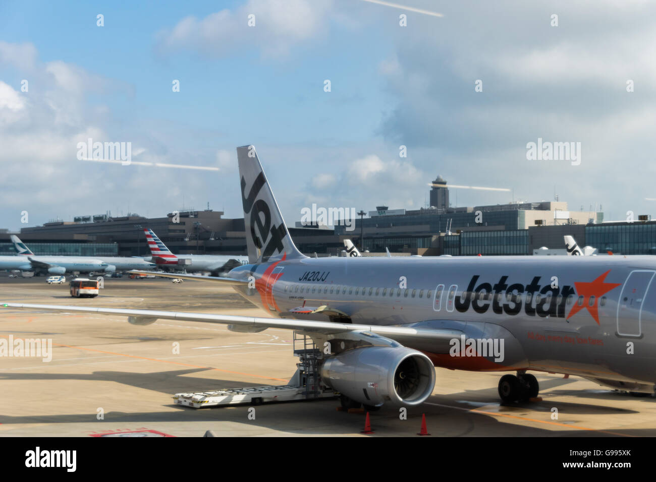 Jetstar Airways Flugzeug geschleppt am internationalen Flughafen Narita, Japan Stockfoto