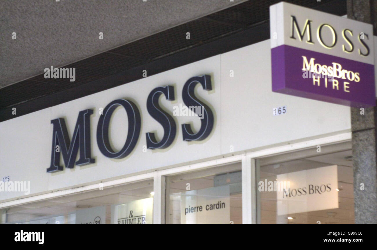 Einem Moss Bros-Store in London, nachdem die Menswear-Händler eine Hauptexpansion der High Street Marken signalisiert, wie es auf seinem dritten Jahr des Umsatzwachstums in Folge bauen wollte. Stockfoto