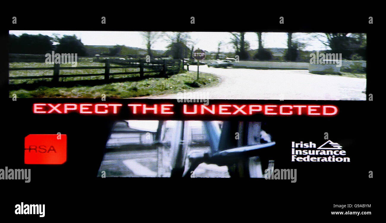 Ein Videoclip aus einer neuen Werbekampagne der Republics Road Safety Authority, die von Verkehrsminister Martin Cullen in Dublin gestartet wurde. Stockfoto