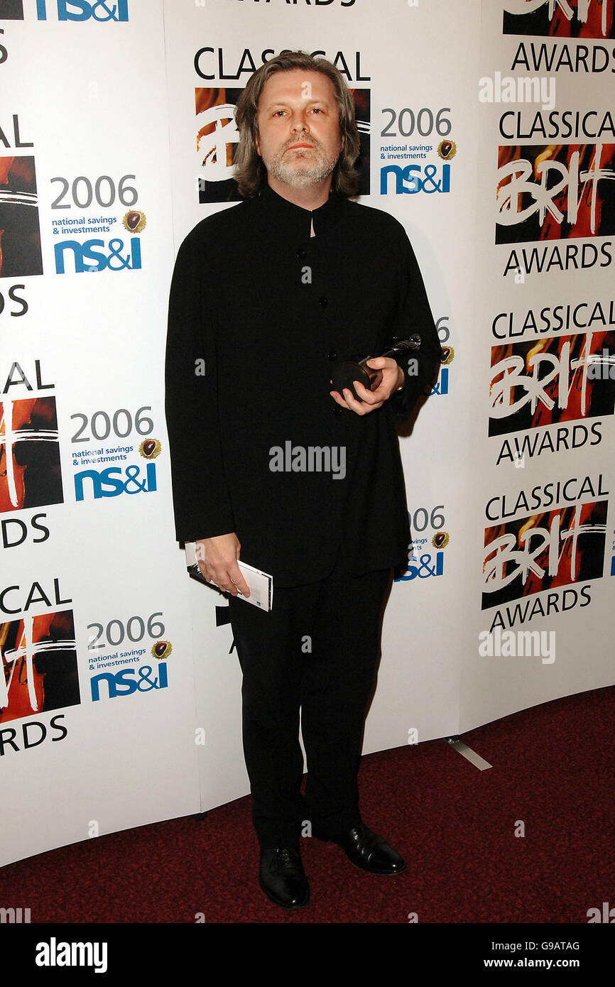 James MacMillan gewinnt den Contemporary Music Award während der Classical Brit Awards in der Royal Albert Hall im Zentrum von London. Stockfoto
