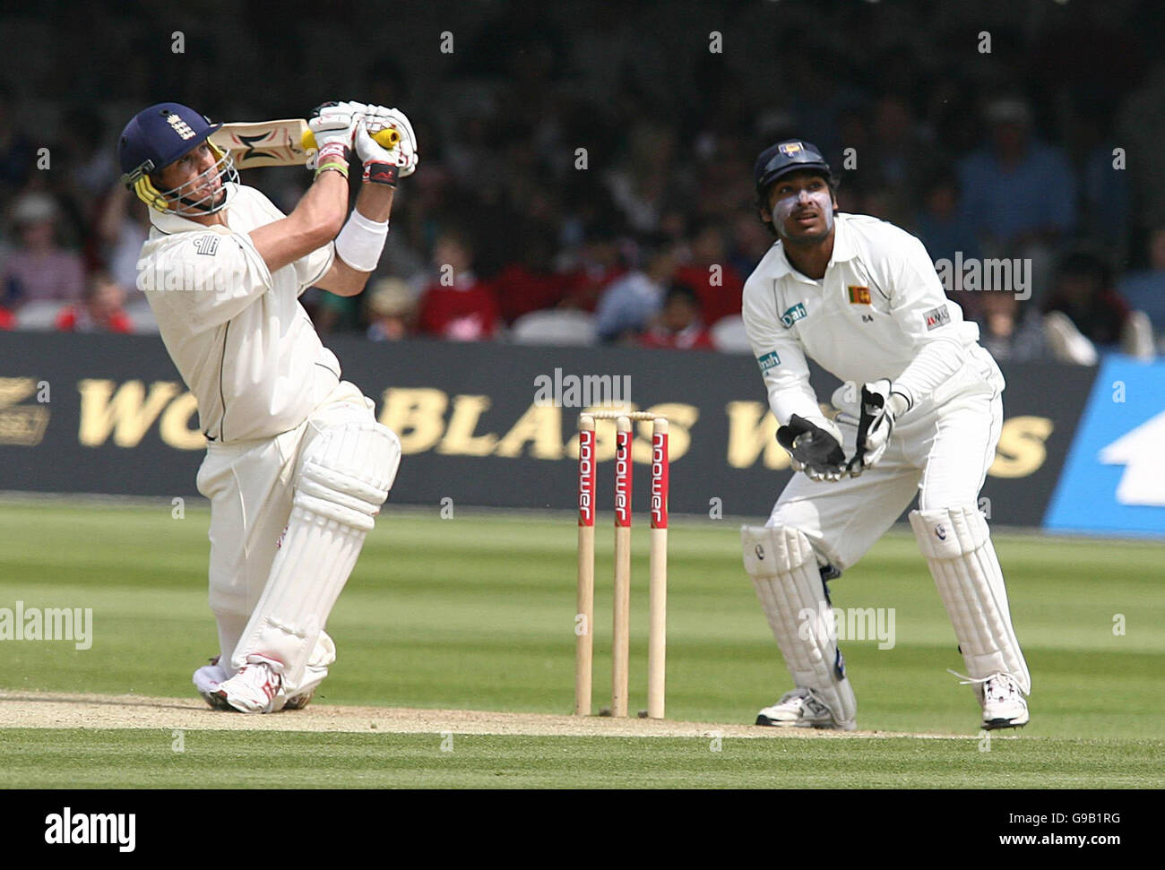 Englands Kevin Pietersen in Aktion während des zweiten Tages der ersten Npower Testspiel gegen Sri Lanka auf des Herrn Cricket ground, London. Stockfoto