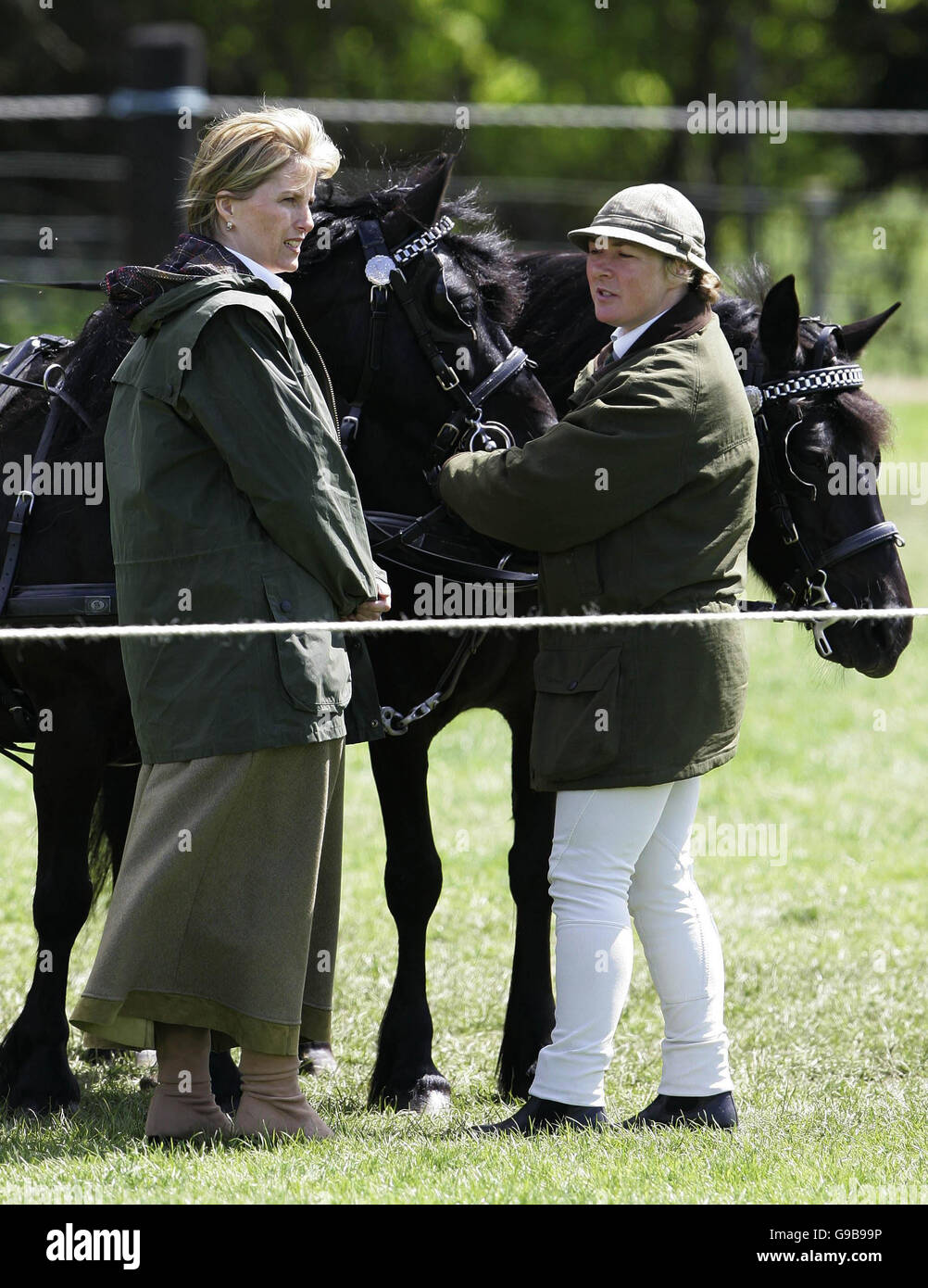 Die Gräfin von Wessex mit dem Duke of Edinburgh Fell Pony Team nachdem er das 2006 Houpetoun Estate Pferd fahren Studien bei einer zweitägigen Veranstaltung auf dem Hoptoun Anwesen in der Nähe von Edinburgh teilgenommen. Stockfoto