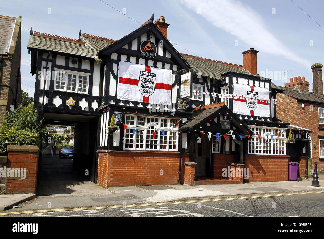 Brown cow pub in gateacre liverpool h ngt england fahnen drau en vor