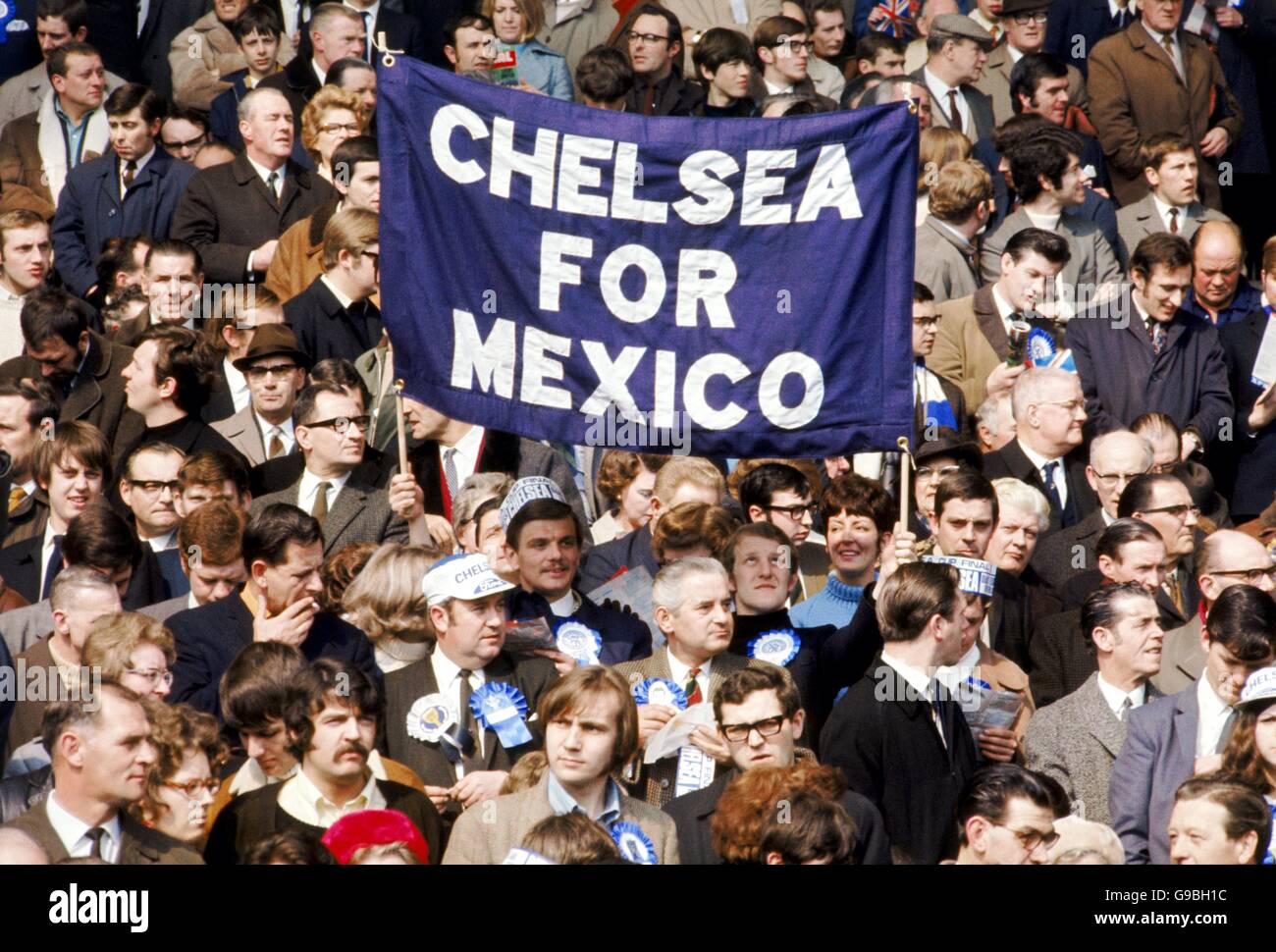 Fußball - FA-Pokalfinale - Chelsea gegen Leeds United. Chelsea-Fans mit einem humorvollen Banner Stockfoto