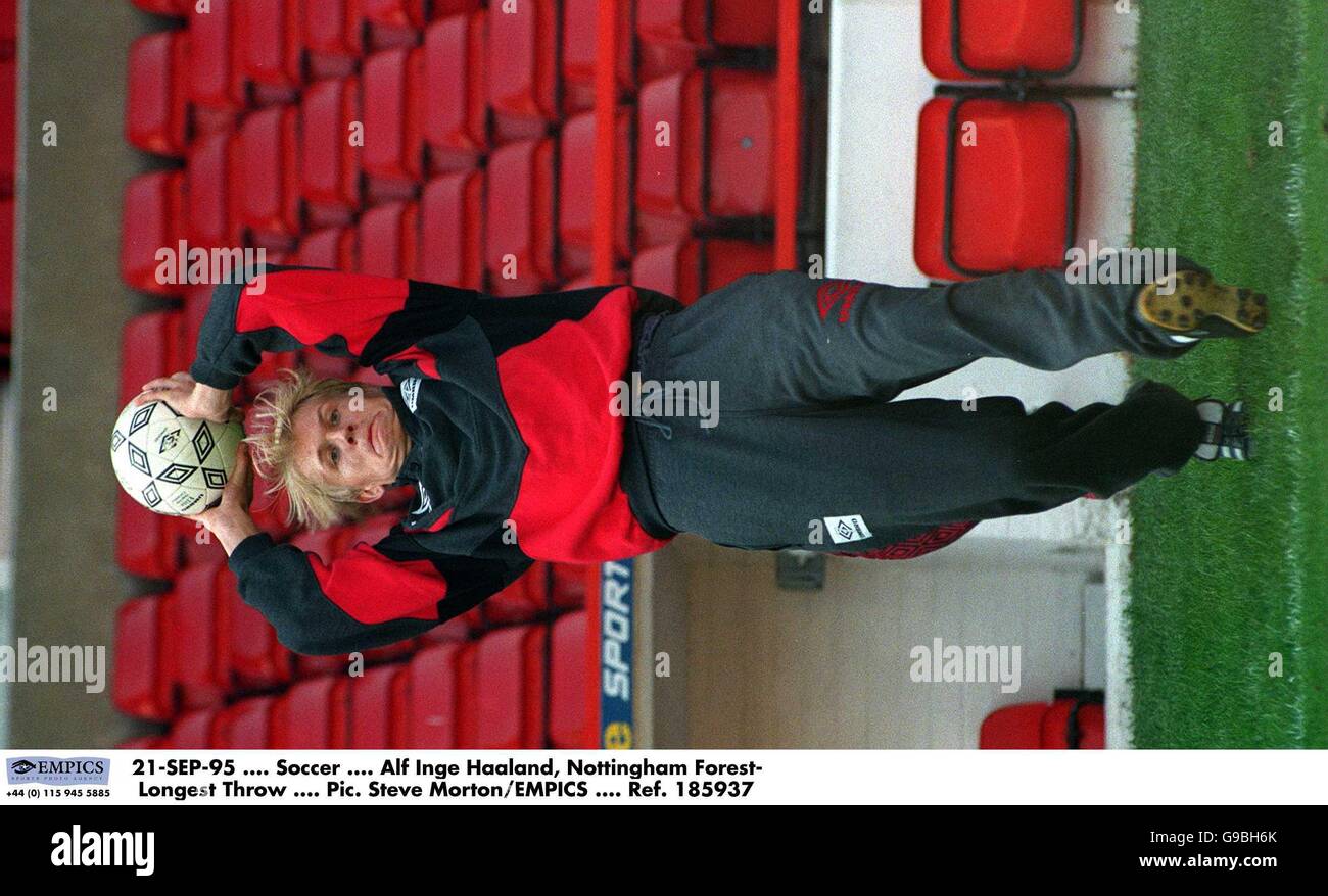 21-SEP-95 .... Fußball Alf Inge Haaland, Nottingham Forest - Längste Wurf Stockfoto