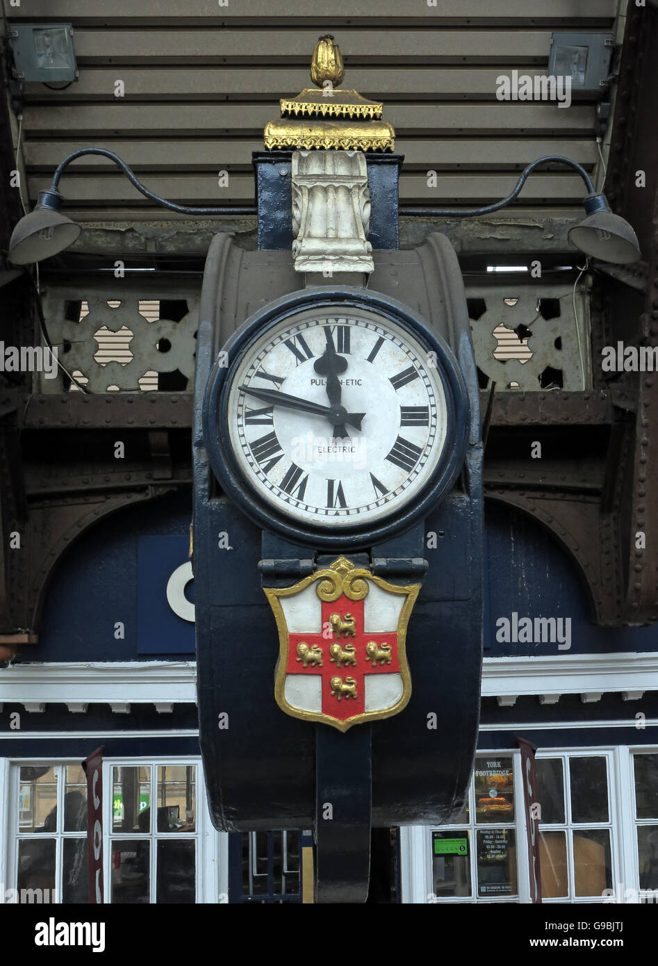 Vintage elektrische Uhr, Bahnhof York, Yorkshire, England, UK Stockfoto