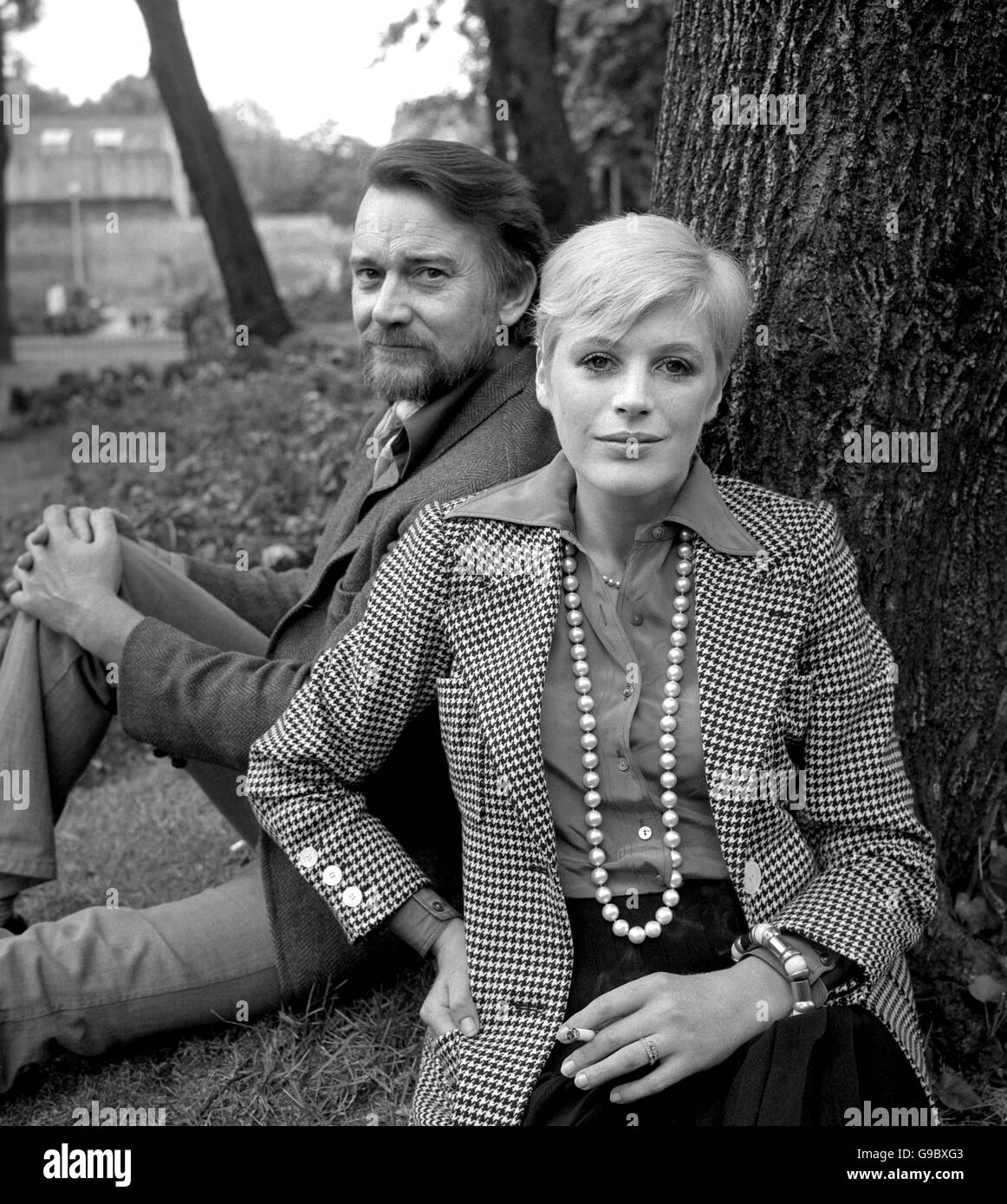 Denholm Elliott und Marianne Faithfull - Swiss Cottage-Zentrum Stockfoto