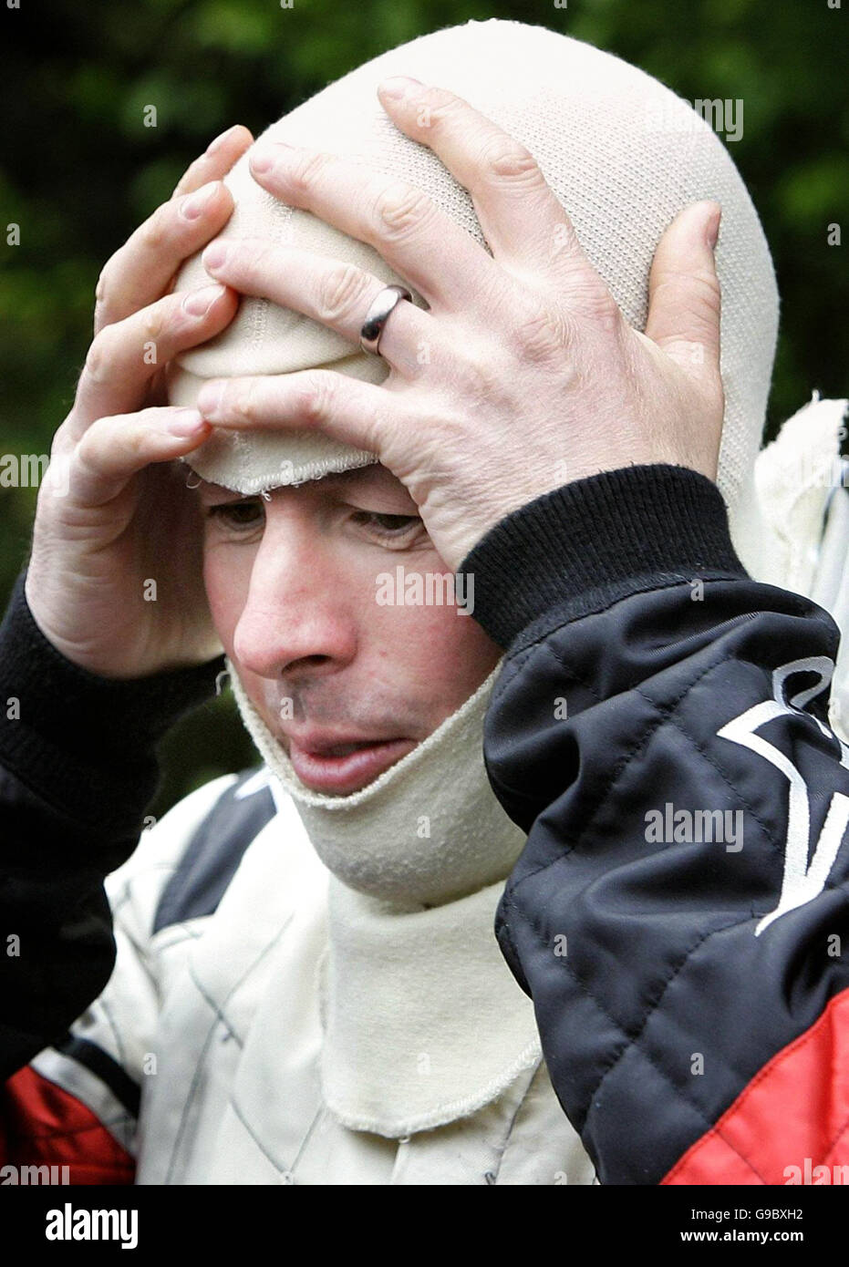 Der ehemalige Rallye-Weltmeister Colin McRae ist an einem Vortag für die schottische Rallye in Trossachs bei Callander 2006 in der Grafschaft Saab in Aktion. Während des Tages gaben McRae und andere Rallyefahrer den Menschen die Möglichkeit, das Rallyefahren aus erster Hand zu erleben. Stockfoto