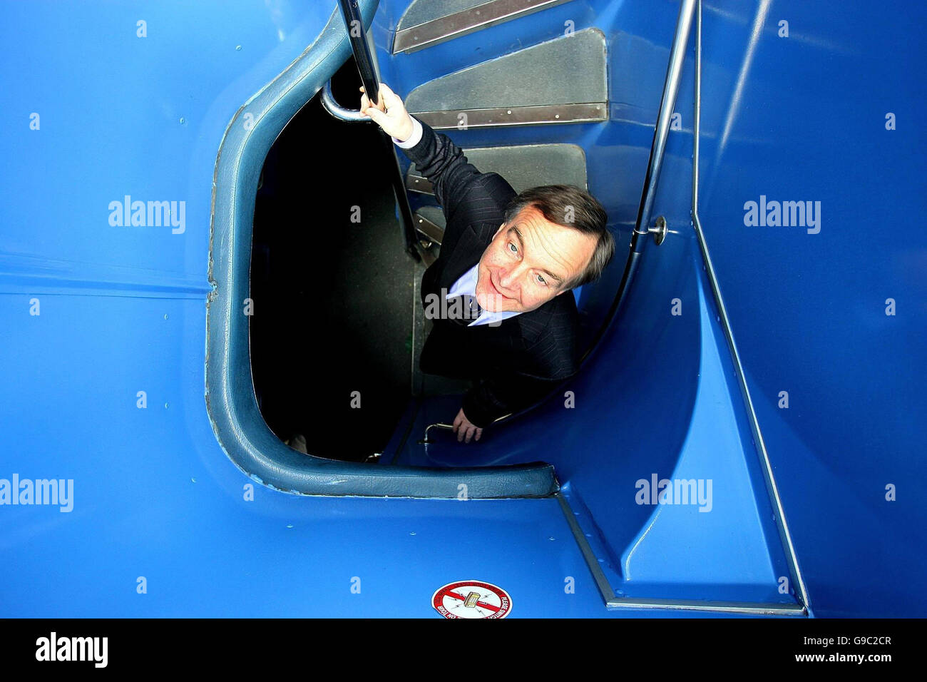 Verkehrsminister Martin Cullen TD an Bord des neuen Dublin Tour Bus powered by Biodiesel, einem Pilotprojekt, das sich ursprünglich auf die Tour Bus Flotte vor Regierungsgebäuden in Dublin konzentrieren wird. Stockfoto
