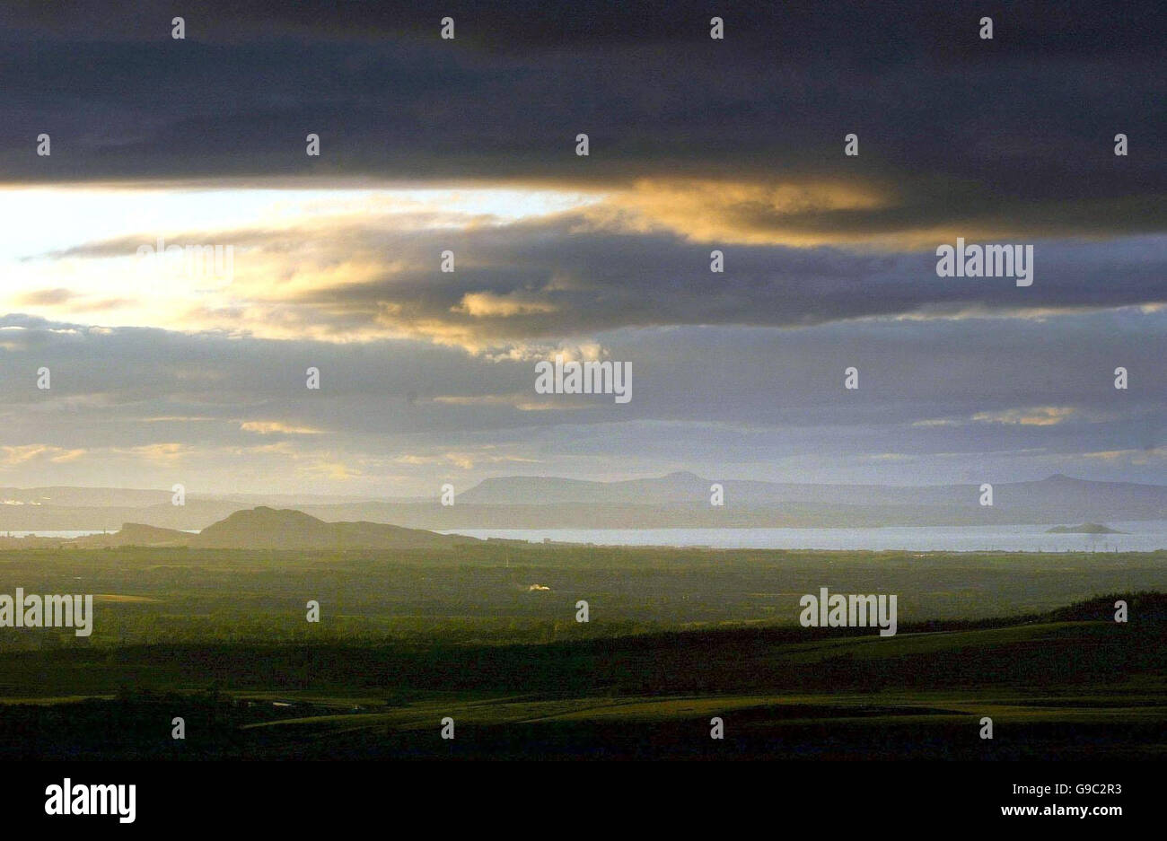 Heute Abend geht die Sonne über Edinburgh in Schottland unter. Stockfoto