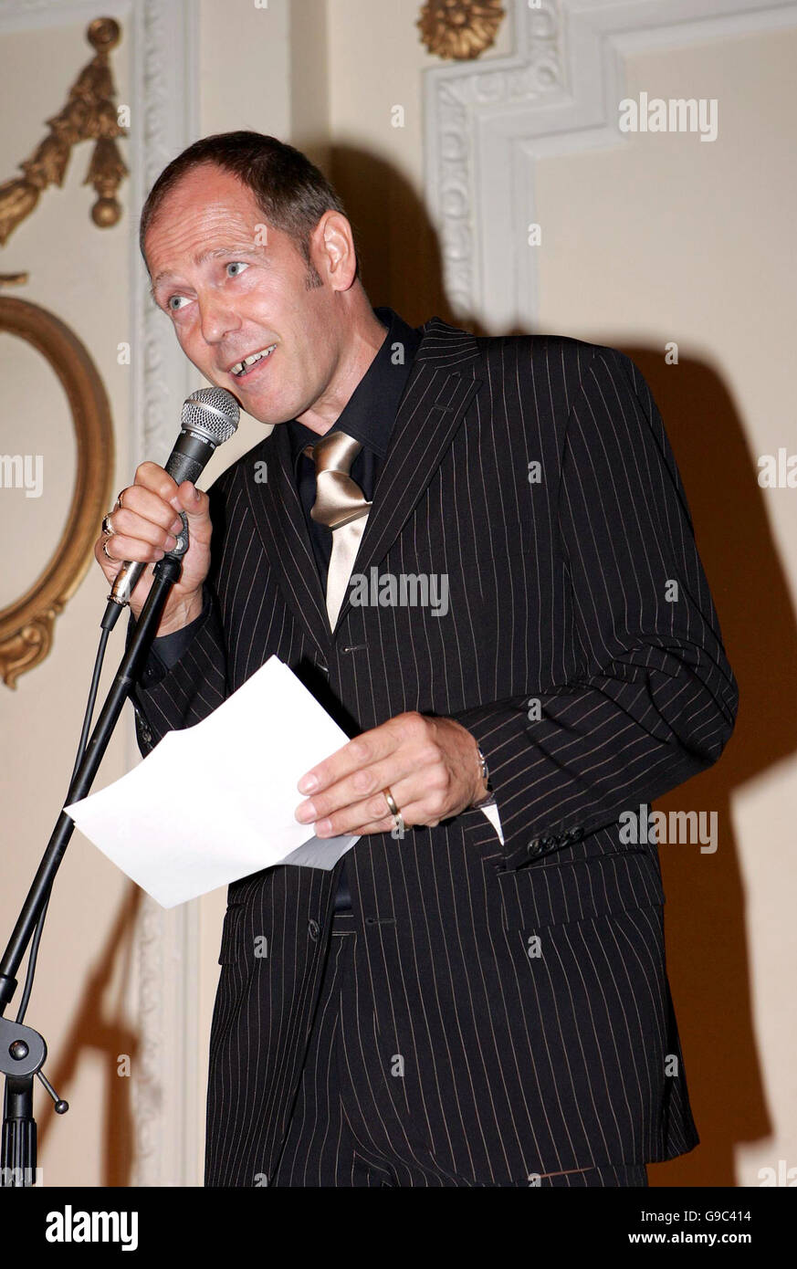 Paul Simonon während der Grand Classics Rocks London, moderiert von dem legendären Bassisten Paul Simonon des Clash, im Electric Cinema, Portobello Road, London. DRÜCKEN Sie VERBANDSFOTO. Bild Datum: Montag, 5. Juni 2006. Der Film, den Paul für die Veranstaltung wählte, war Graham Greenes Meisterwerk "Brighton Rock".PRESSEVERBAND Foto. Bildnachweis sollte lauten: Matt Writle/PA Stockfoto