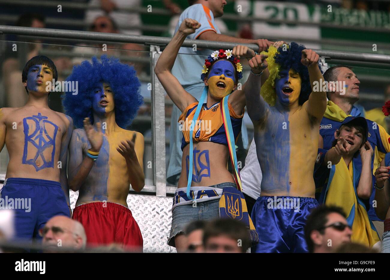 Fußball - FIFA Fußball-Weltmeisterschaft 2006 Deutschland - Gruppe H - Saudi-Arabien - Ukraine - AOL Arena. Ukraine-Fans Stockfoto