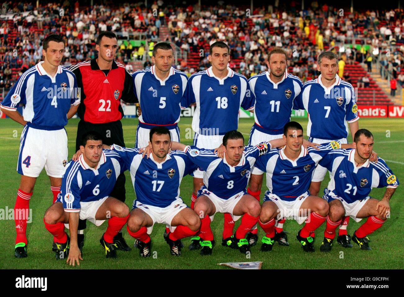 Fußball - Europameisterschaft 2000 - Gruppe C - Jugoslawien V Slowenien  Stockfotografie - Alamy